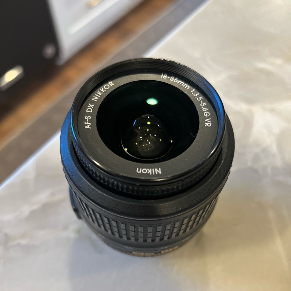 Nixon DX af s nikkor 3.5-5.6g